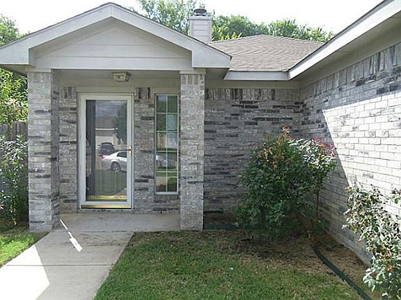 2nd image of 1108 Sandalwood Dr