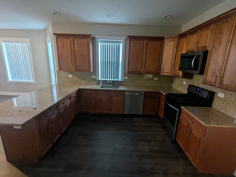 5334 W Argyle St #2 — Photo 8