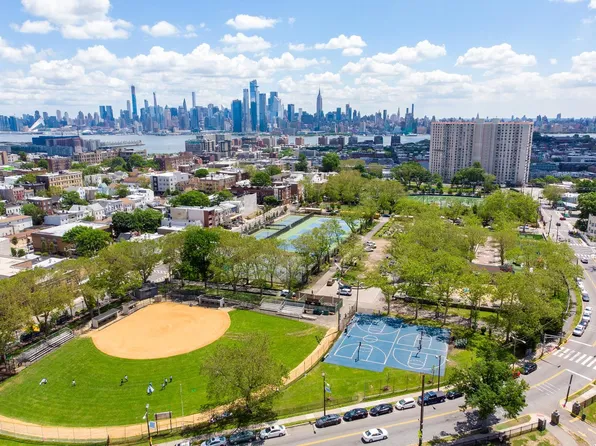 605 New York Avenue image 1 of 21