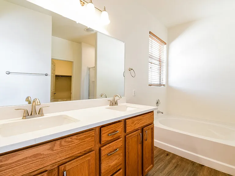 1062 E Nickleback St — Photo 12