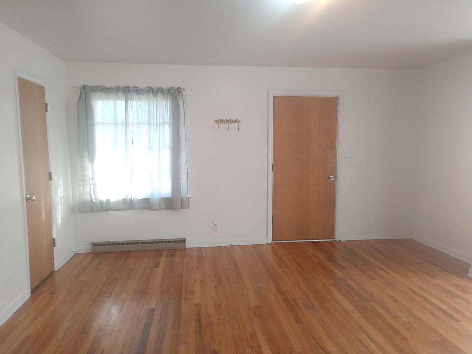 1st image of 550 N 4th St