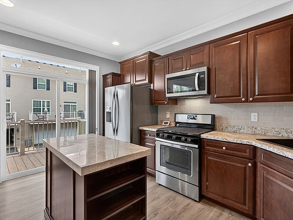 4th image of 1563 Deer Pointe Dr