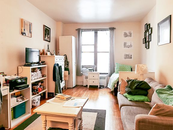 3rd image of 34 W 86th St APT 3A