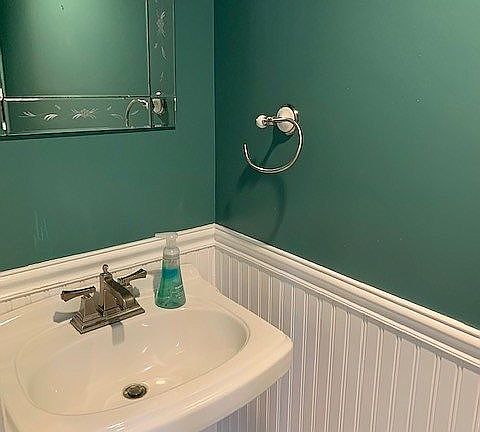 2nd image of 901 Williamsburg Dr