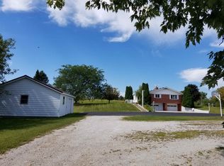 8423 E Hatchery Rd, Syracuse, IN 46567