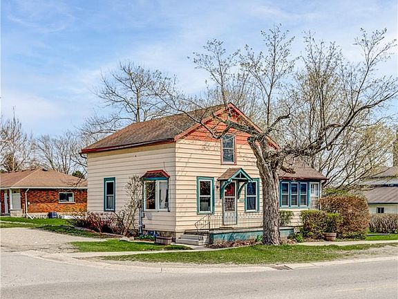 2nd image of 3991 Perth Rd #107