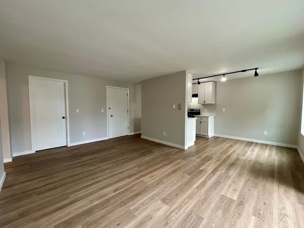 Mar-Ella 10-unit, 3055 NE 140th St APT 3, Seattle, WA 98125