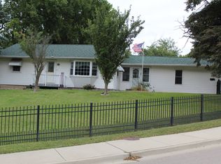 203 Center Pl, Peru, IL 61354