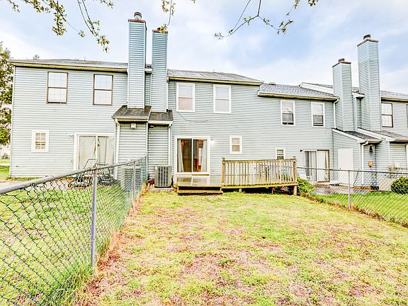3rd image of 202 White Plains Ct