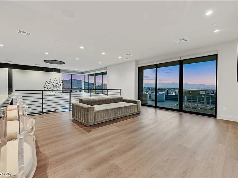 807 Magnum Cliff Ct — Photo 43