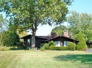 2 Fairway Rd, Galesburg, IL 61401