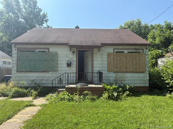 1305 Huron St, Flint, MI 48507