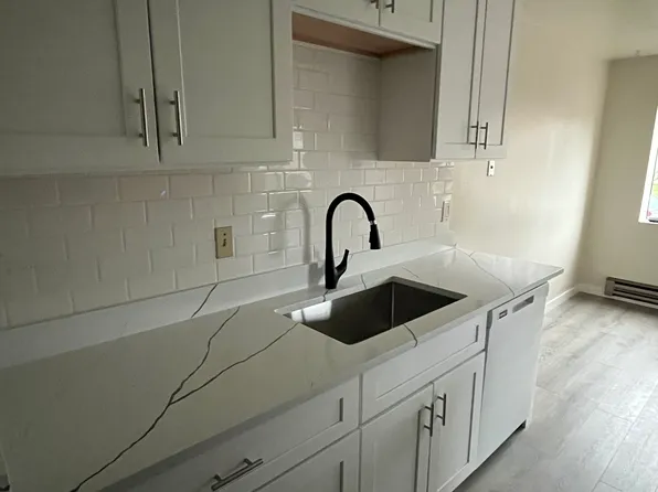 14508 NE 7th Pl APT 3, Bellevue, WA 98007