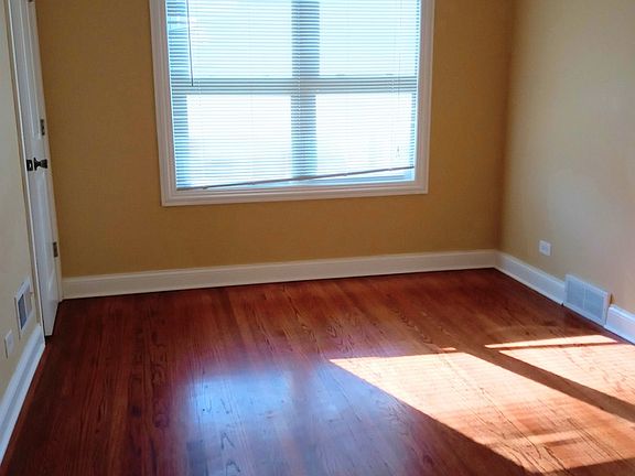 5th image of 5922 S Karlov Ave