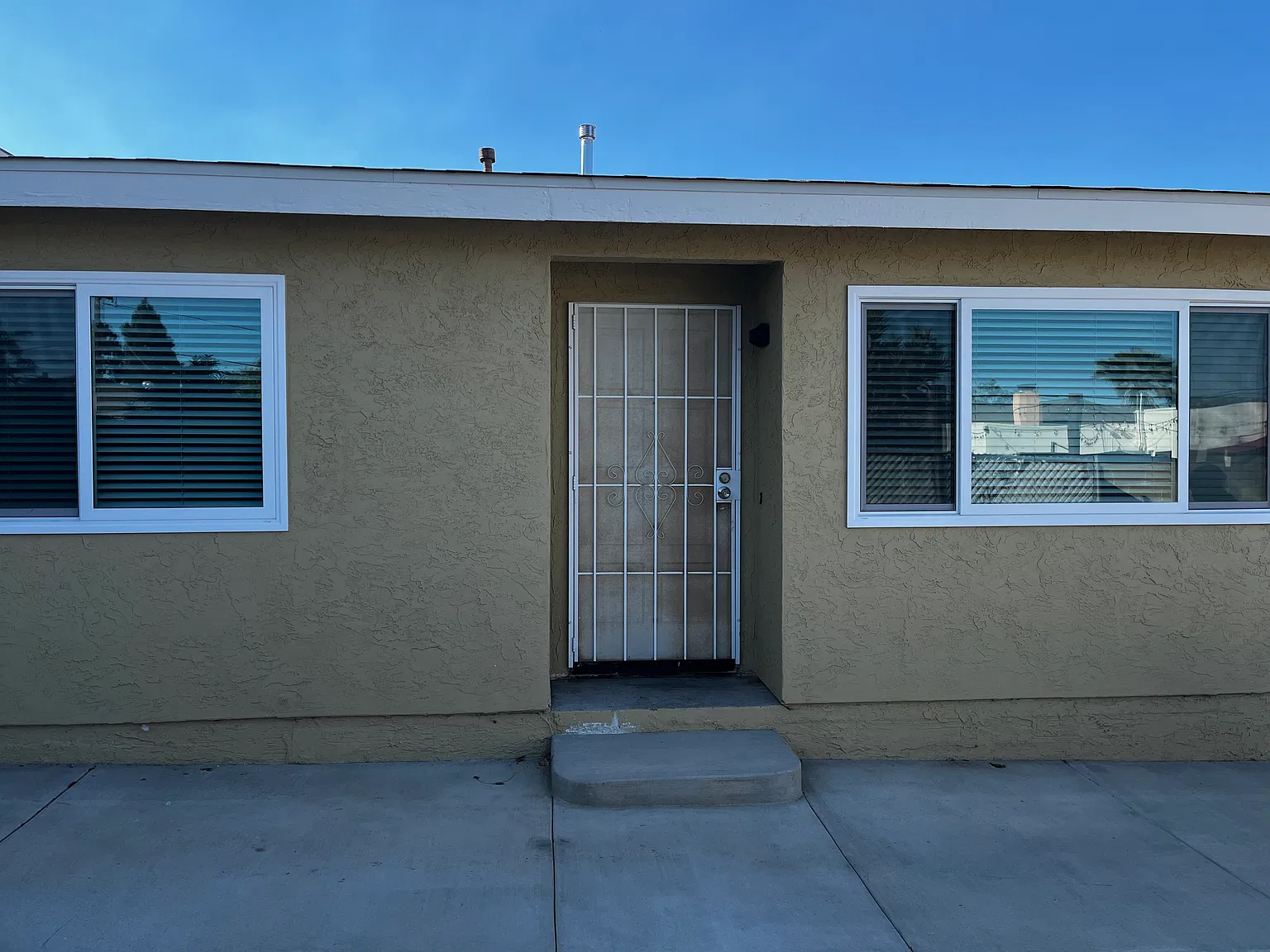 3 bed, 1.5 bath, 1050 sqft, $3,500 — Photo 3