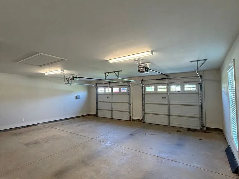 802 Legacy Dr — Photo 14