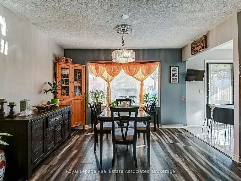 70 Nectarine Cres — Photo 7