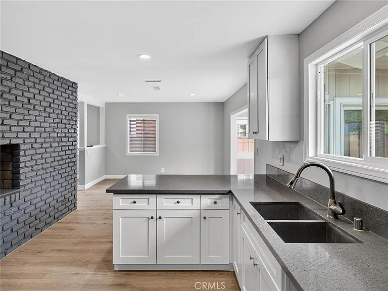 13808 S Catalina Ave — Photo 12