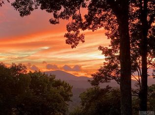 4 Tabletop Rd, Glenville, NC 28736