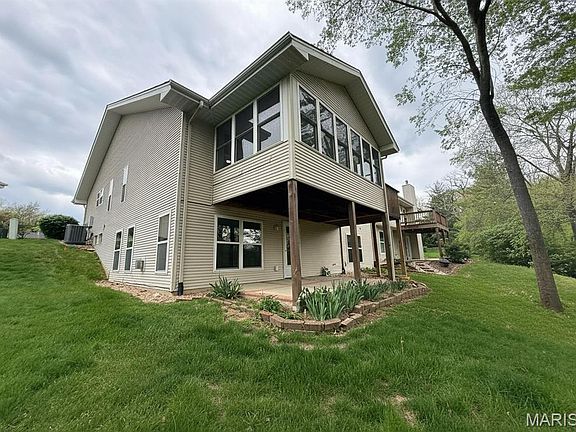 2nd image of 904 Palmer Ct #4
