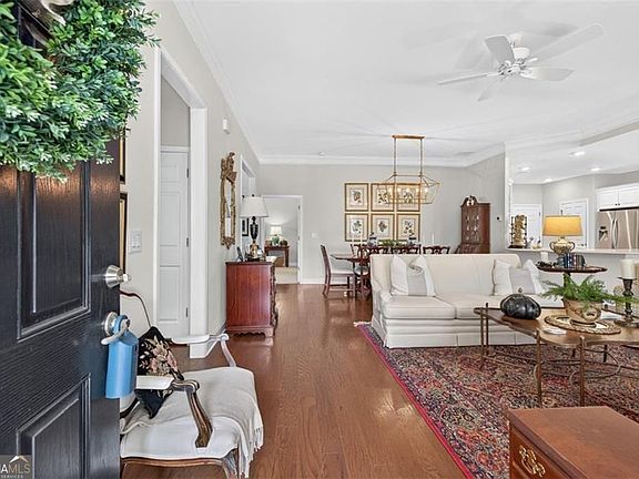 3rd image of 3581 Lindenridge Dr