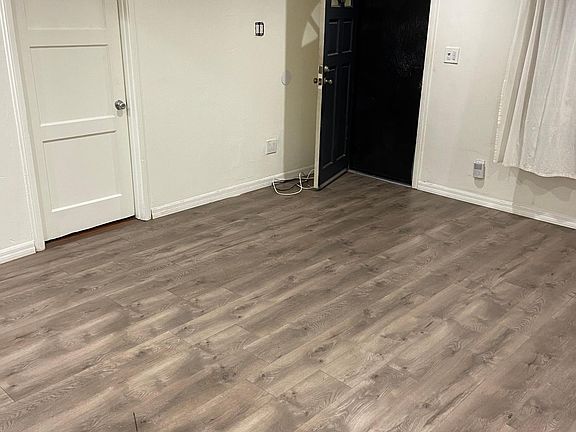 5th image of 3875 Newton Ave