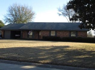 615 Wildwood Dr, Greenville, MS 38701