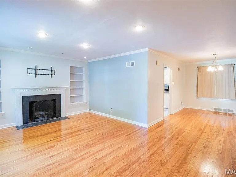 330 Calvert Ave — Photo 3