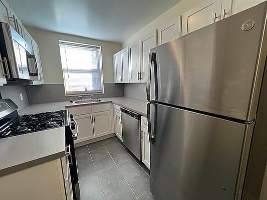 1st image of 87-02 Midland Pkwy #4R