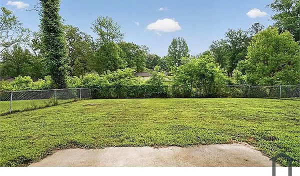 1704 Brookhollow Cir — Photo 3