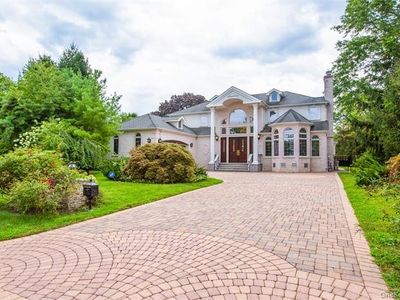 150 Crabapple Road, Manhasset, NY, 11030