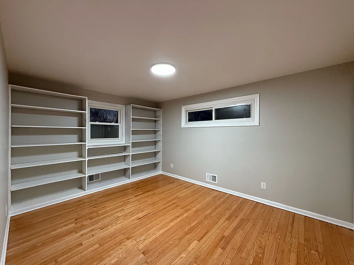 Building Photo - 9900 Richmond Dr