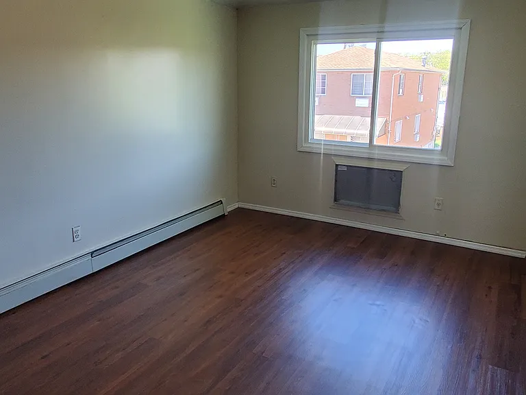 1020 E 58th St #1 — Photo 8