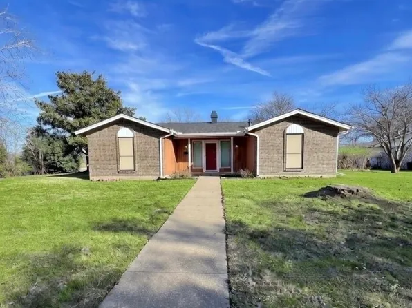 201 Lester St, Burleson, TX 76028