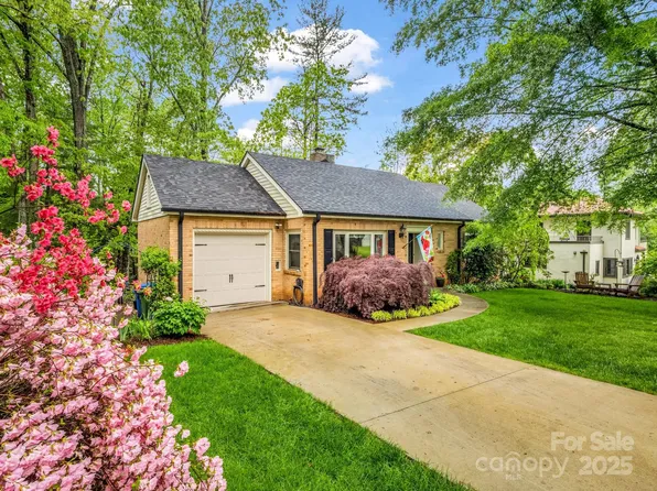 1647 Kensington Rd, Hendersonville, NC 28791