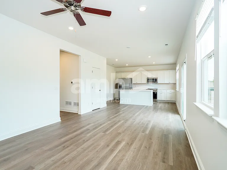 1056 Broyles Xing — Photo 7