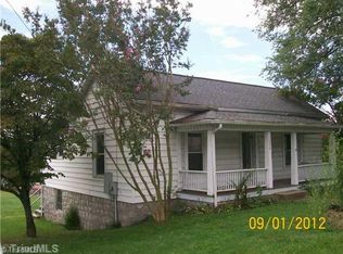 1330 E Pine St, Mount Airy, NC 27030