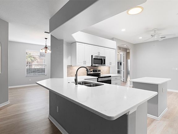 4th image of 393 W Tangerine Square