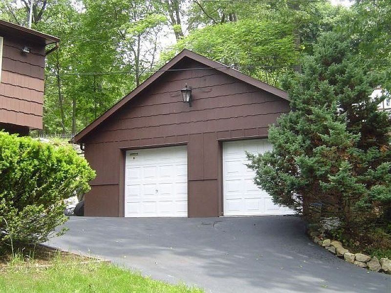 2nd image of 31 Byram Bay Rd