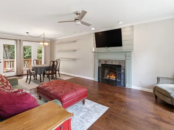 555 Beech Grove Way, Burns, TN 37029