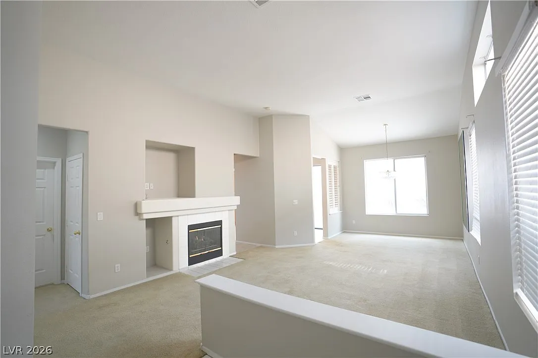 3 bed, 2.0 bath, 1400 sqft, $2,000 — Photo 3