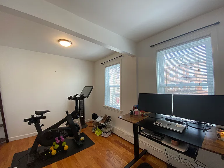 211 London St #1 — Photo 10