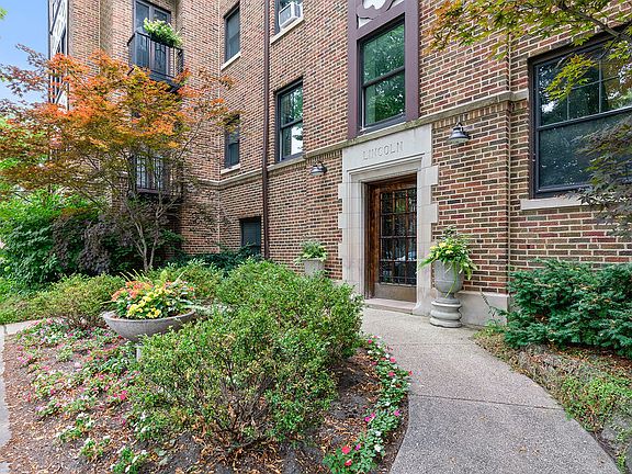 2nd image of 1920 Lincoln St #3S