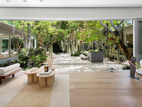 3rd image of 11 La Gorce Cir