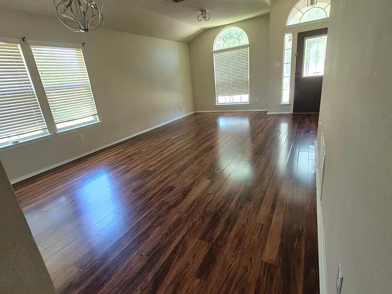 6725 Mundo Dr — Photo 11
