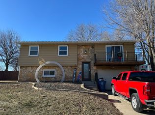 15581 Highland Dr, Sterling, IL 61081