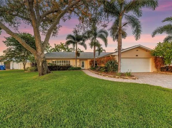 1820 Tanglewood Dr NE, Saint Petersburg, FL 33702
