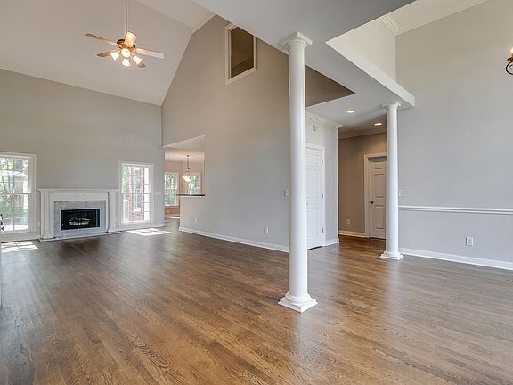 5th image of 209 Woodcrest Ct