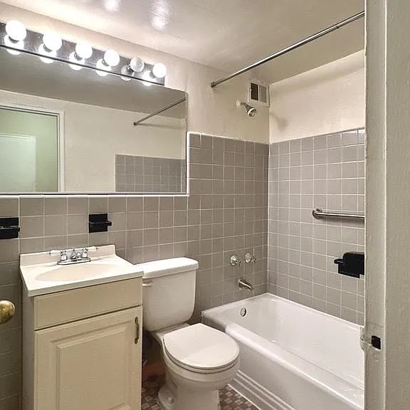 2101-17 Chestnut St #809 — Photo 17