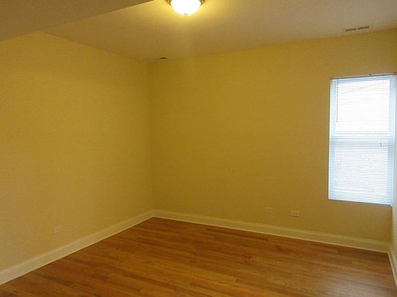 3rd image of 1450 W Barry Ave #Ch
